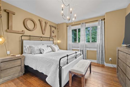 5100 Haynes Road, Vernon, BC - Indoor Photo Showing Bedroom