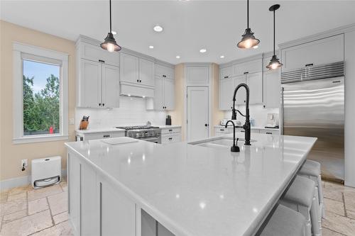 5100 Haynes Road, Vernon, BC - Indoor Photo Showing Kitchen With Upgraded Kitchen