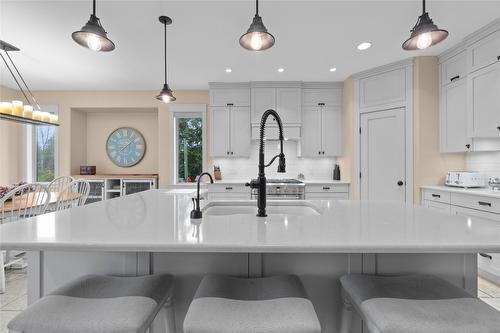 5100 Haynes Road, Vernon, BC - Indoor Photo Showing Kitchen