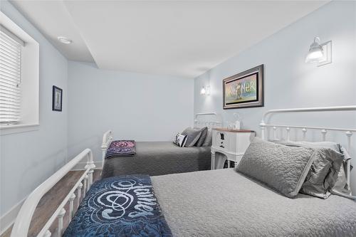 5100 Haynes Road, Vernon, BC - Indoor Photo Showing Bedroom