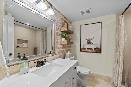 5100 Haynes Road, Vernon, BC - Indoor Photo Showing Bathroom