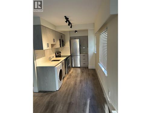 8687 Selkirk Street, Vancouver, BC - Indoor Photo Showing Kitchen
