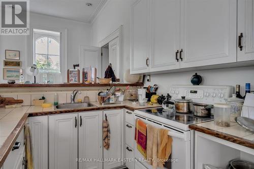 236 Burnham Street, Peterborough East (Central), ON - Indoor Photo Showing Kitchen