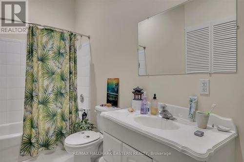 236 Burnham Street, Peterborough East (Central), ON - Indoor Photo Showing Bathroom