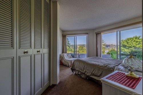 104-2560 Departure Bay Rd, Nanaimo, BC - Indoor Photo Showing Bedroom