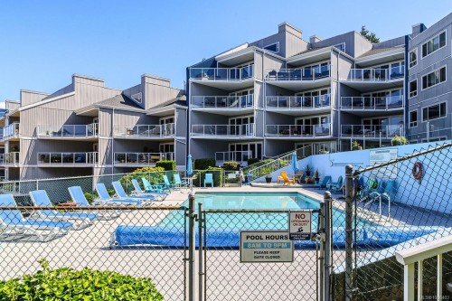 104-2560 Departure Bay Rd, Nanaimo, BC - Outdoor