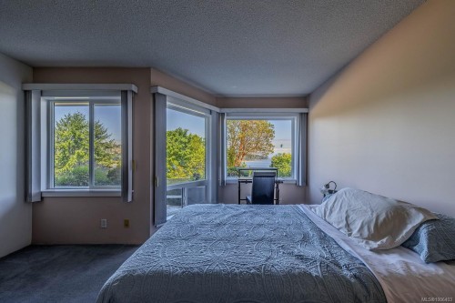 104-2560 Departure Bay Rd, Nanaimo, BC - Indoor Photo Showing Bedroom