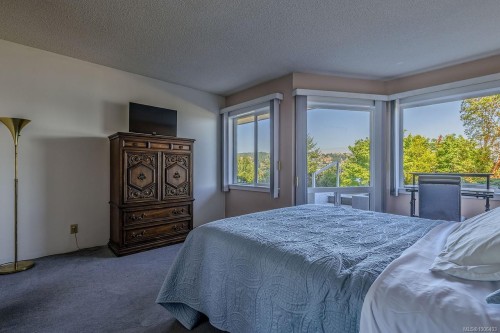 104-2560 Departure Bay Rd, Nanaimo, BC - Indoor Photo Showing Bedroom
