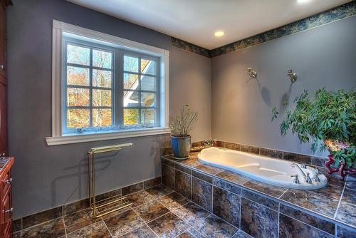 Ensuite bathroom - 510 Ch. Des Boisés, Mont-Tremblant, QC - Indoor Photo Showing Bathroom