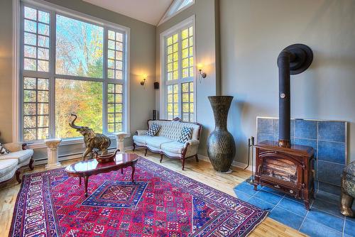 Living room - 510 Ch. Des Boisés, Mont-Tremblant, QC - Indoor