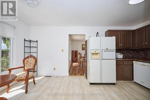 4040 Lakeshore Road, Lincoln (Lincoln Lake), ON - Indoor Photo Showing Kitchen