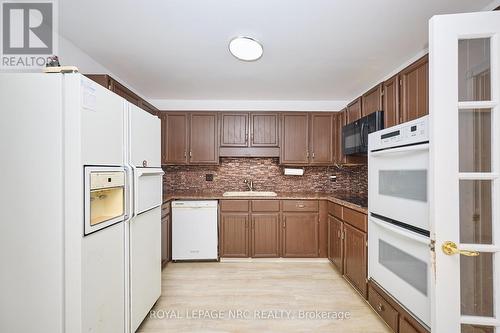 Kitchen - 4040 Lakeshore Road, Lincoln (Lincoln Lake), ON - Indoor Photo Showing Kitchen