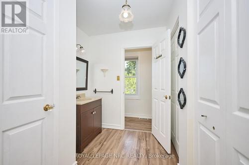 Second floor 3pc bathroom - 4040 Lakeshore Road, Lincoln (Lincoln Lake), ON - Indoor Photo Showing Other Room