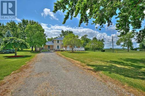 Plenty of parking spaces - 4040 Lakeshore Road, Lincoln (Lincoln Lake), ON - Outdoor