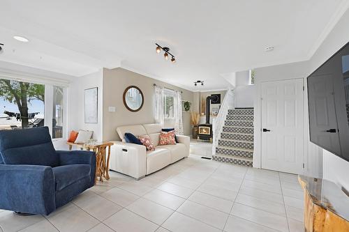 Living room - 61  - 61A Av. De Venise O., Venise-En-Québec, QC - Indoor Photo Showing Living Room