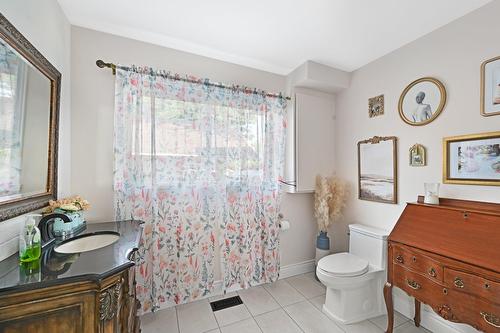 Bathroom - 61  - 61A Av. De Venise O., Venise-En-Québec, QC - Indoor Photo Showing Bathroom