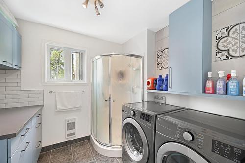 Powder room - 61  - 61A Av. De Venise O., Venise-En-Québec, QC - Indoor Photo Showing Laundry Room