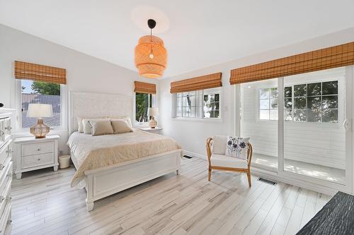 Primary bedroom - 61  - 61A Av. De Venise O., Venise-En-Québec, QC - Indoor Photo Showing Bedroom