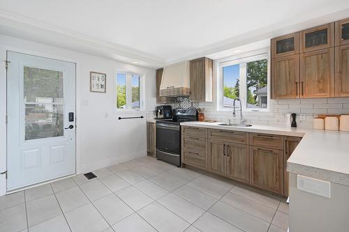 Kitchen - 61  - 61A Av. De Venise O., Venise-En-Québec, QC - Indoor Photo Showing Kitchen