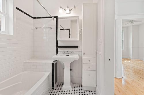 Salle de bains - 4275 Av. Beaconsfield, Montréal (Côte-Des-Neiges/Notre-Dame-De-Grâce), QC - Indoor Photo Showing Bathroom