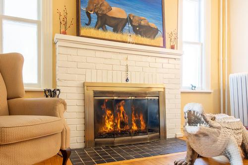 Autre - 245 5E Avenue, Shawinigan, QC - Indoor Photo Showing Living Room With Fireplace