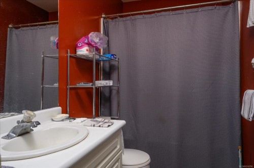 3116 Barons Rd, Nanaimo, BC - Indoor Photo Showing Bathroom