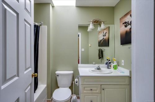 3116 Barons Rd, Nanaimo, BC - Indoor Photo Showing Bathroom