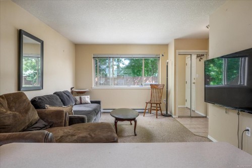 3116 Barons Rd, Nanaimo, BC - Indoor Photo Showing Living Room