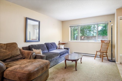 3116 Barons Rd, Nanaimo, BC - Indoor Photo Showing Living Room