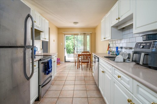 3116 Barons Rd, Nanaimo, BC - Indoor Photo Showing Kitchen