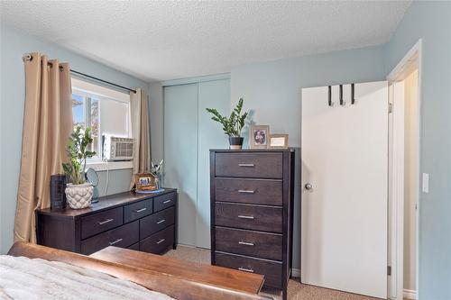 22-1605 Summit Drive, Kamloops, BC - Indoor Photo Showing Bedroom