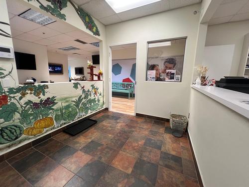 Reception area - 202 A-30 Boul. Taschereau, La Prairie, QC - Indoor Photo Showing Other Room