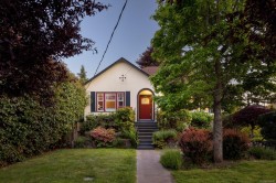 2535 Dalhousie St  Oak Bay, BC V8R 2H8