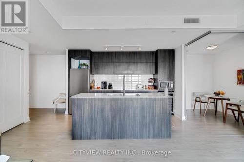 304 - 110 Marine Parade Drive, Toronto, ON - Indoor Photo Showing Kitchen