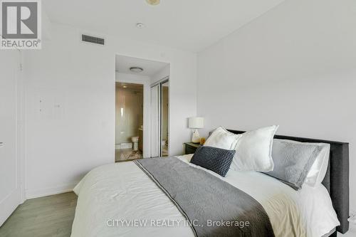 304 - 110 Marine Parade Drive, Toronto, ON - Indoor Photo Showing Bedroom