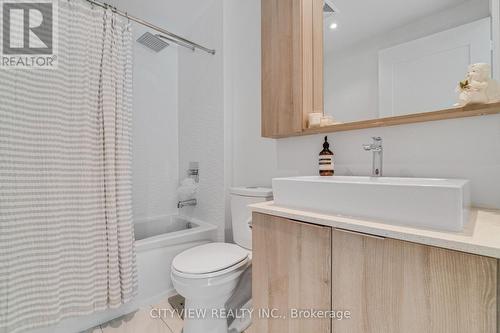 304 - 110 Marine Parade Drive, Toronto, ON - Indoor Photo Showing Bathroom