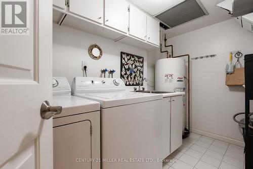 710 - 100 Lakeshore Road E, Oakville, ON - Indoor Photo Showing Laundry Room
