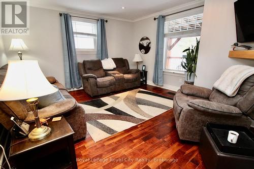 314 Cape Chin Road N, Northern Bruce Peninsula, ON - Indoor Photo Showing Living Room