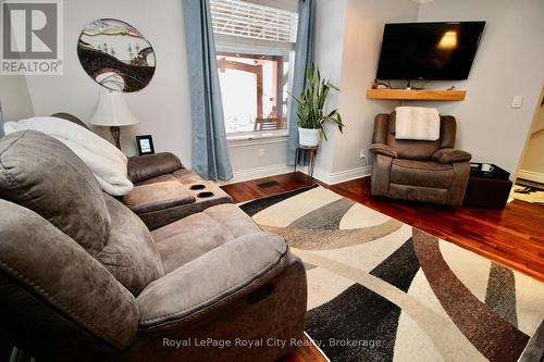 314 Cape Chin Road N, Northern Bruce Peninsula, ON - Indoor Photo Showing Living Room
