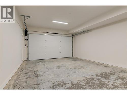 732 Coopland Crescent Unit# 1, Kelowna, BC - Indoor Photo Showing Garage