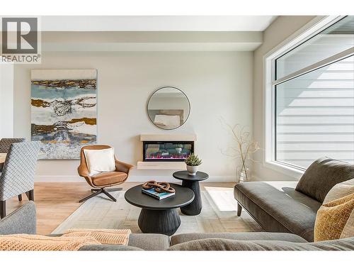 732 Coopland Crescent Unit# 1, Kelowna, BC - Indoor Photo Showing Living Room With Fireplace