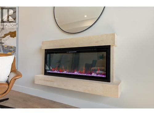 732 Coopland Crescent Unit# 1, Kelowna, BC - Indoor Photo Showing Living Room With Fireplace