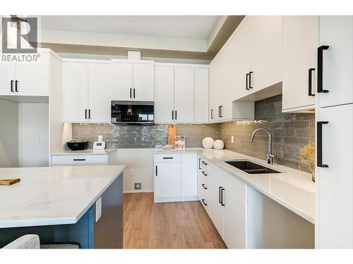 732 Coopland Crescent Unit# 1, Kelowna, BC - Indoor Photo Showing Kitchen With Double Sink With Upgraded Kitchen