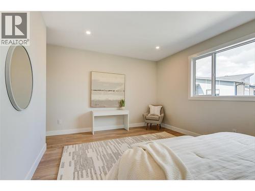 732 Coopland Crescent Unit# 1, Kelowna, BC - Indoor Photo Showing Bedroom