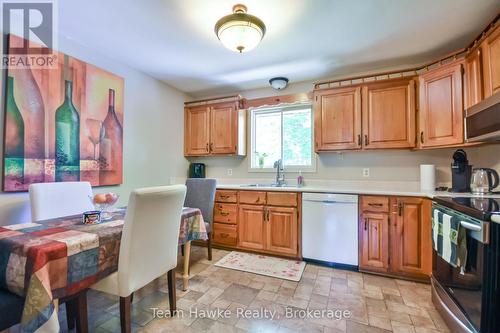40 St. Laurent Boulevard, Tiny, ON - Indoor Photo Showing Kitchen