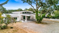 3355 Midland Rd  Oak Bay, BC V8R 6G7