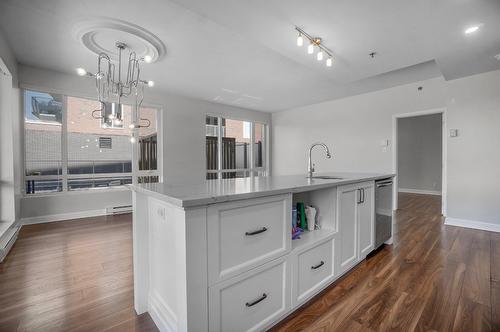 Kitchen - 110-245 Ch. Bates, Mont-Royal, QC - Indoor Photo Showing Kitchen