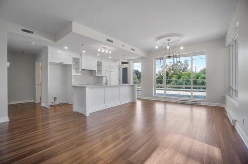 Overall view - 110-245 Ch. Bates, Mont-Royal, QC - Indoor Photo Showing Kitchen