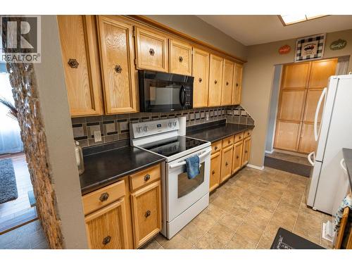 1955 Commodore Crescent, Williams Lake, BC - Indoor Photo Showing Kitchen