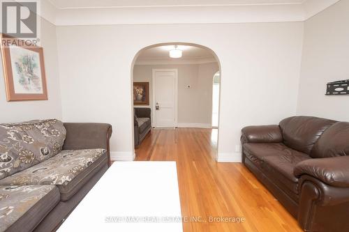 2236 Church Street, Windsor, ON - Indoor Photo Showing Living Room
